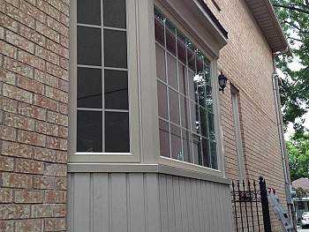 Custom bow windows in traditional Mississauga home installed by FORHOMES Ltd.